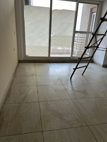 Room in 3 BHK Apartment at ABA Cleo County, Sector 121 – for Rent