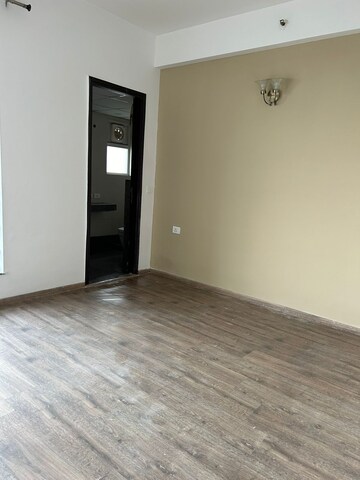 Room in 3 BHK Apartment at ABA Cleo County, Sector 121 – for Rent