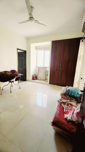 Furnished Amenities in 2 BHK Apartment at Amrapali Pan Oasis, Sector 70 – for Rent
