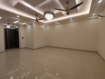 Room in 3 BHK Builder Floor at Pitampura – for Rent