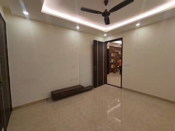 Room in 3 BHK Builder Floor at Pitampura – for Rent