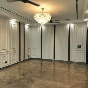 Room in 3.5 BHK Builder Floor at Greater Kailash – for Rent