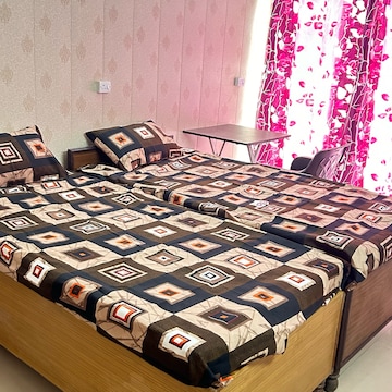 Pg For Girls in Sector 26 Noida  8169362