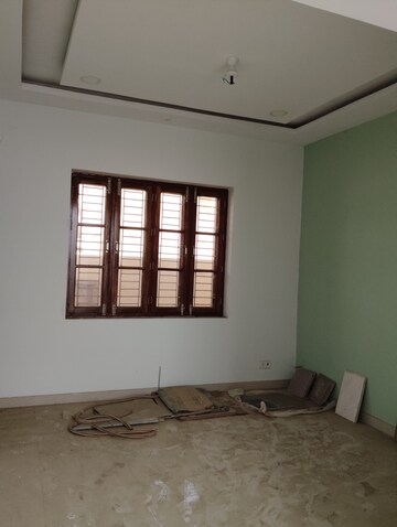 Room in 3 BHK Independent House at Kursi Road – for Sale