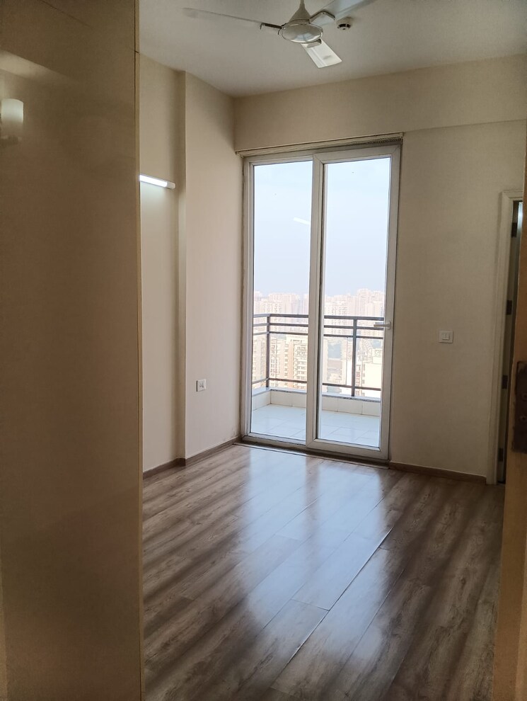 Room, dlf-new-town-heights-ii 3 Bedroom 1930 Sq.Ft. Apartment In Sector 86 Gurgaon 8169528