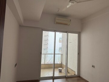 Room in 3 BHK Apartment at Omkar Alta Monte, Malad East – for Rent