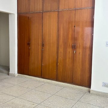 Room in 2 BHK Builder Floor at Sector 19 – for Rent
