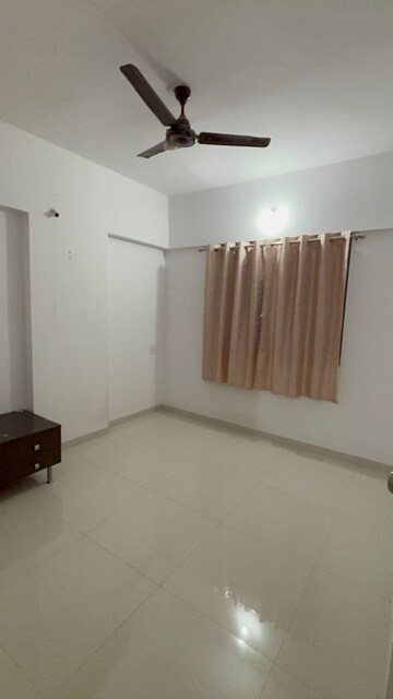 Room in 1 BHK Apartment at Satyam Shivam Phase I, Kharadi – for Rent