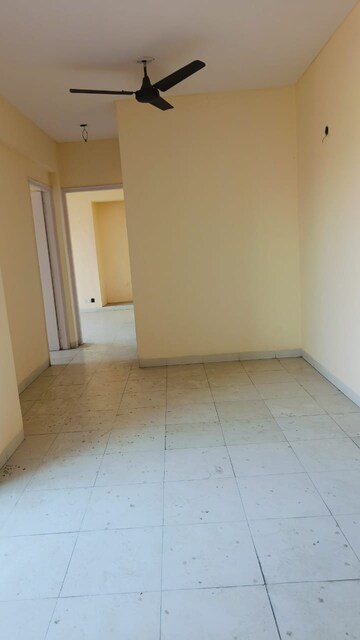 Room in 3 BHK Apartment at BPTP The Resort, Sector 75 – for Rent