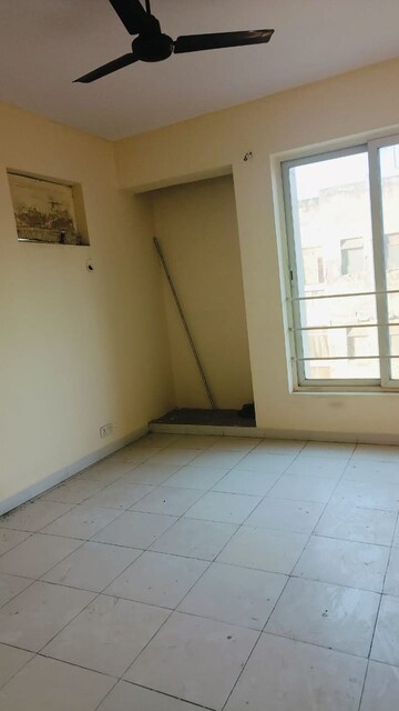 Room in 3 BHK Apartment at BPTP The Resort, Sector 75 – for Rent
