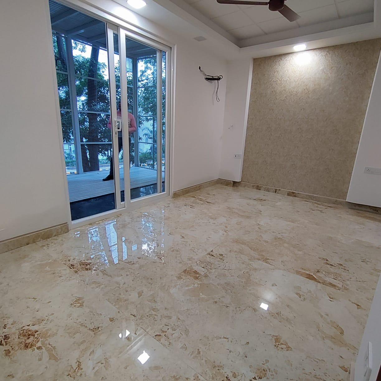 4 BHK + Servant Room Apartment For Sale in DLF The Aralias