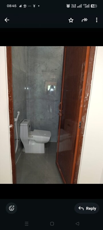 Bathroom in 4 BHK Apartment at DLF The Aralias, Sector 42 – for Sale