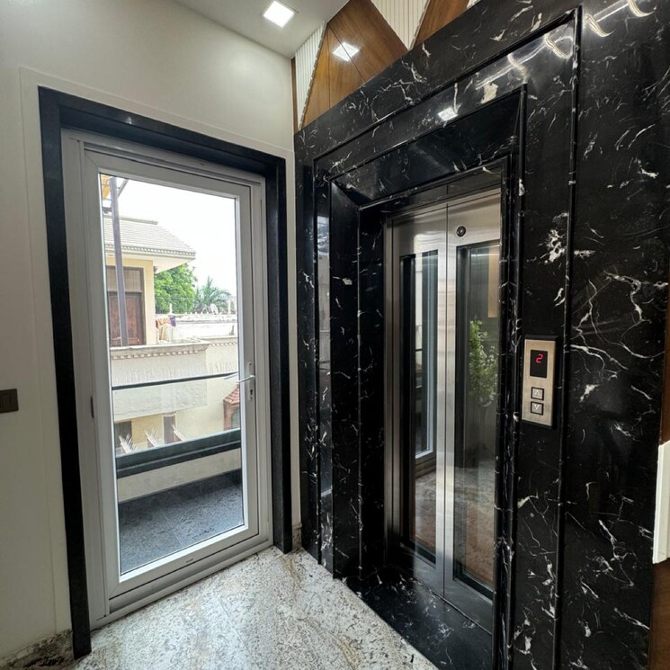 Gym, sector 40 4 Bedroom 2500 Sq.Ft. Builder Floor In Sector 40 Noida 8169670