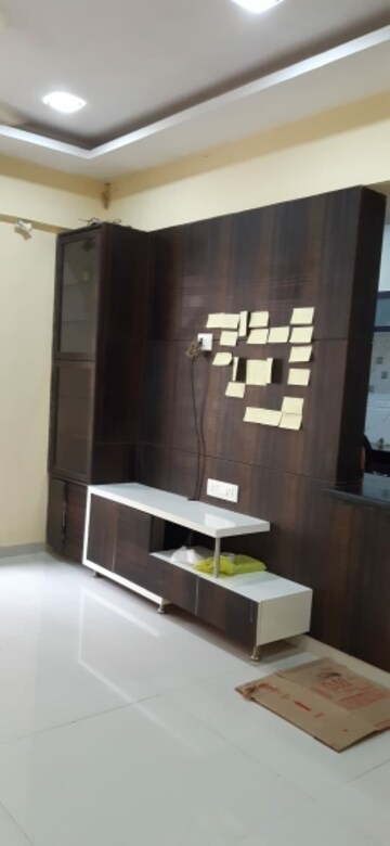 Room in 1 BHK Apartment at Mantri Park, Goregaon East – for Rent