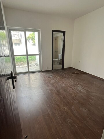 Room in 3 BHK Apartment at BPTP Parkland, Sector 75 – for Rent