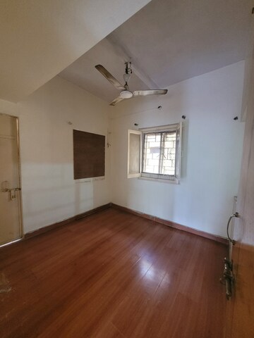 Bedroom in 4 BHK Apartment at Dilshad Garden – for Sale