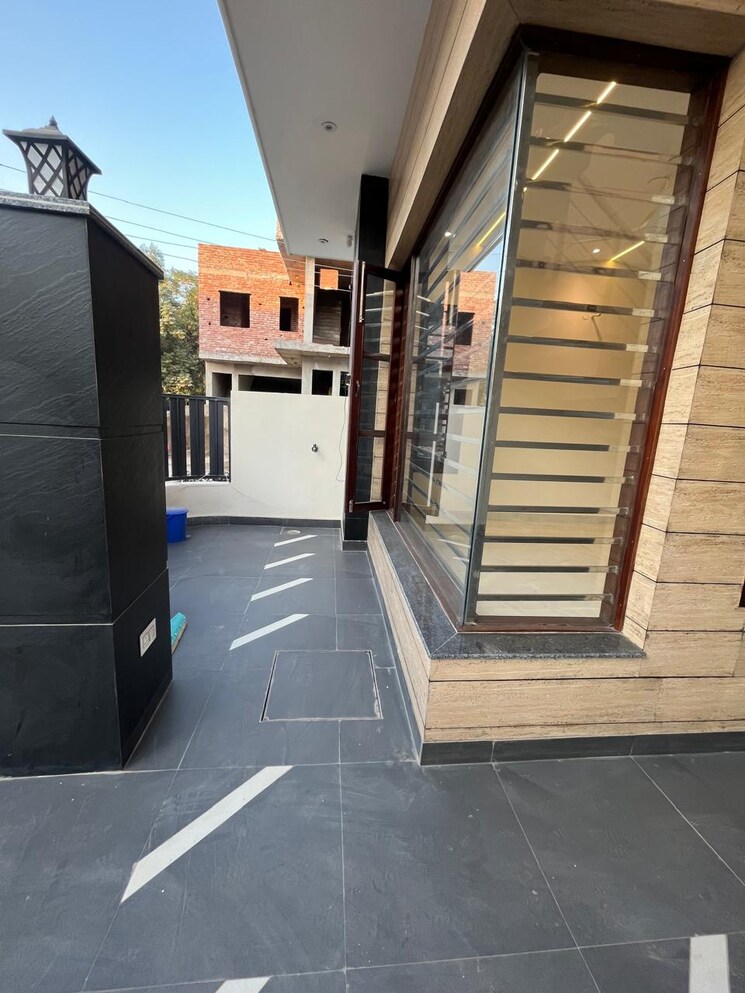 Balcony, kharar mohali road 3 Bedroom 115 Sq.Yd. Independent House In Kharar Mohali Road Kharar 8169786