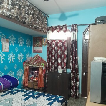 Bedroom in 2.5 BHK Builder Floor at Nirman Vihar – for Sale