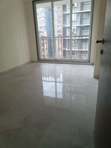 Room in 2 BHK Apartment at Sheth Vasant Oasis, Andheri East – for Rent