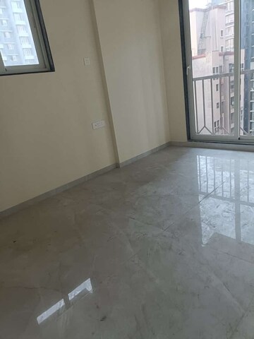 Room in 2 BHK Apartment at Sheth Vasant Oasis, Andheri East – for Rent