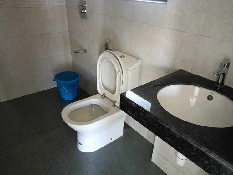 Bathroom, kalpataru-paramount 2 Bedroom 711 Sq.Ft. Apartment In Kapur Bawdi Thane 8169867
