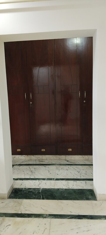 Bathroom in 3 BHK Builder Floor at Unitech South City II, Sector 50 – for Rent