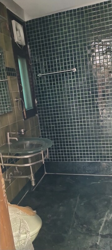 Bathroom in 3 BHK Builder Floor at Unitech South City II, Sector 50 – for Rent