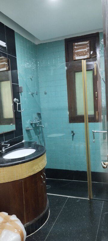 Bathroom in 3 BHK Builder Floor at Unitech South City II, Sector 50 – for Rent