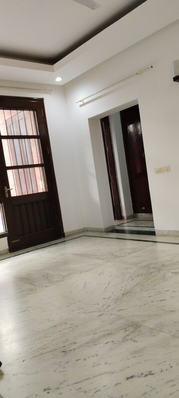 Staircase in 3 BHK Builder Floor at Unitech South City II, Sector 50 – for Rent