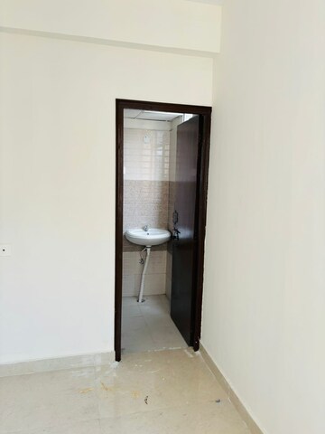 Room in 2 BHK Apartment at Signature Orchard Avenue 2, Sector 93 – for Rent