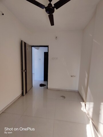 Room in 1.5 BHK Apartment at Uma Neopolis, Ghodbunder Road – for Rent