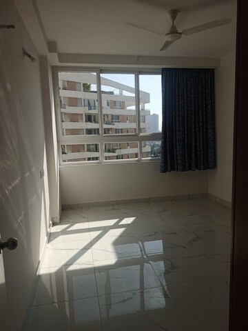 Room in 2.5 BHK Apartment at Mantri Lithos, Thanisandra – for Rent