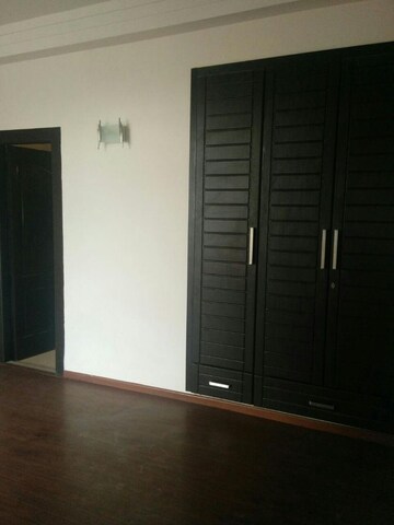 Room in 3.5 BHK Apartment at Unnati Fortune The Aranya, Sector 119 – for Rent