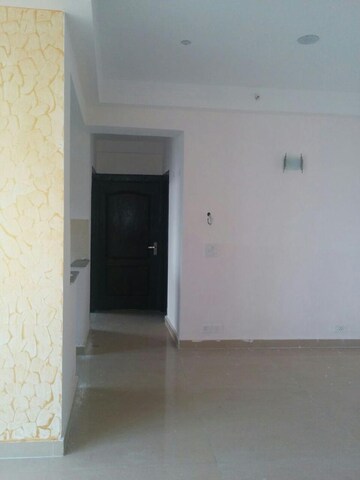 Room in 3.5 BHK Apartment at Unnati Fortune The Aranya, Sector 119 – for Rent