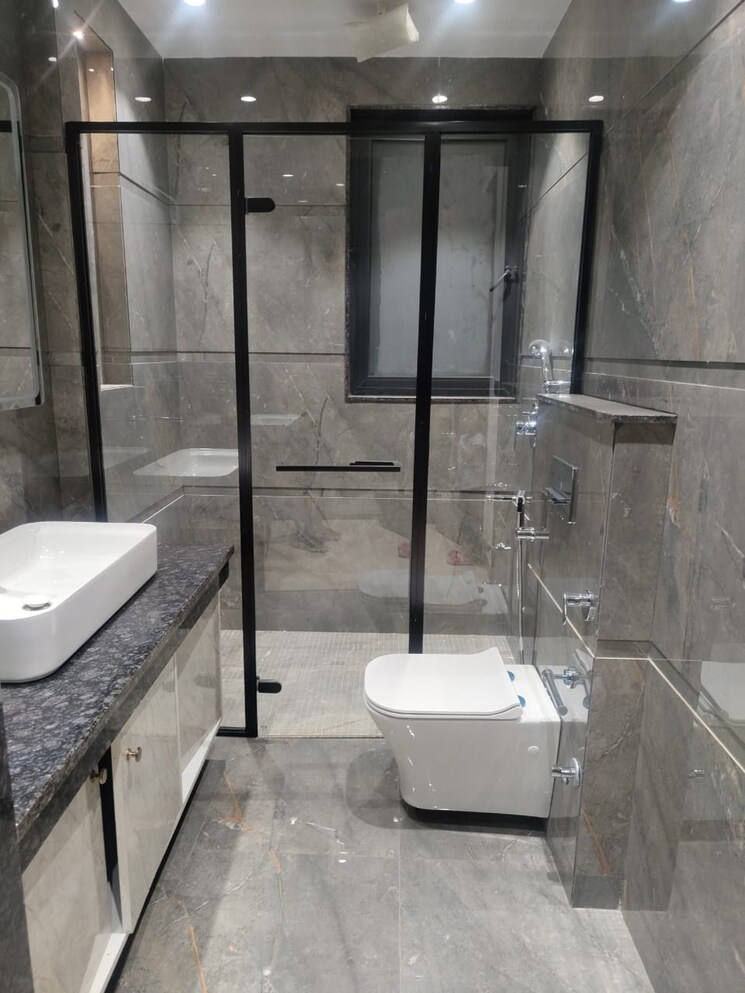 Bathroom, saraswati vihar 3 Bedroom 3000 Sq.Ft. Builder Floor In Saraswati Vihar Delhi 8169981