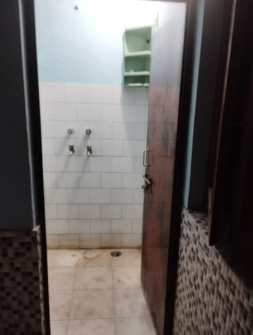 Bathroom in 1 BHK Apartment at Aliganj – for Rent