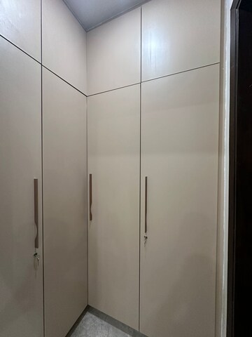 Furnished Amenities in 3 BHK Builder Floor at Paschim Vihar – for Rent