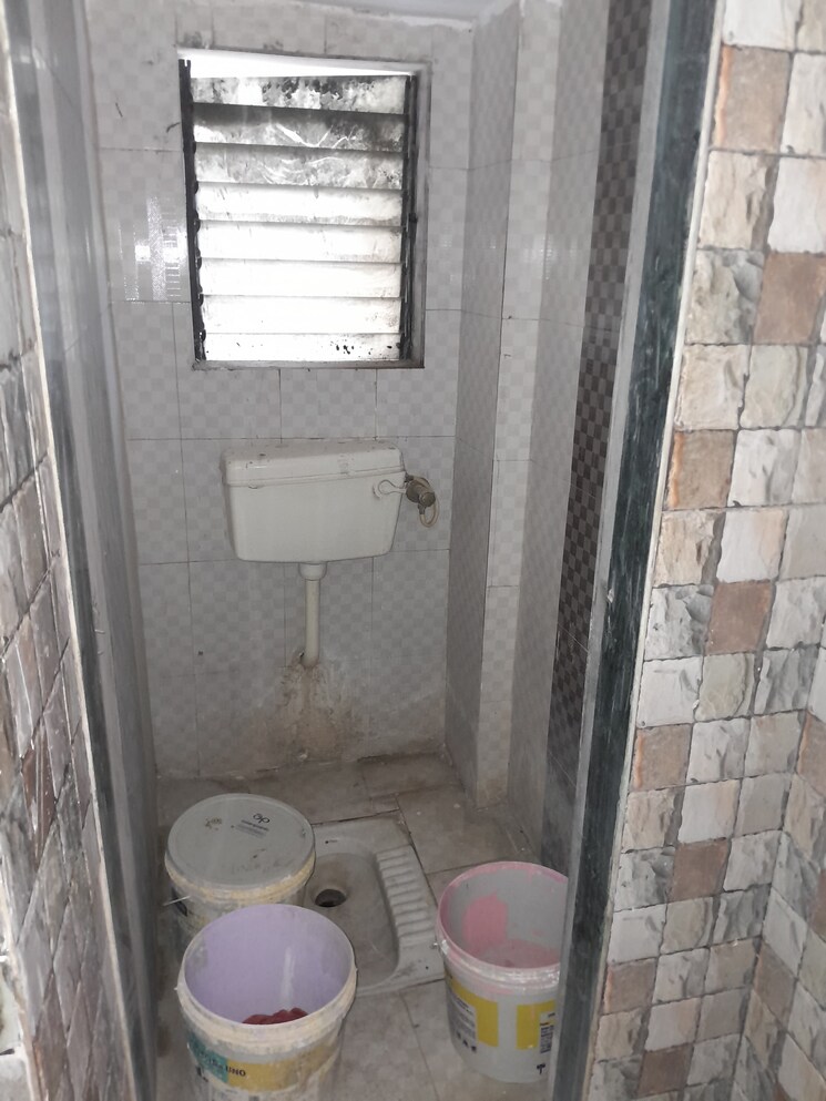 Bathroom, kurla west 1.5 Bedroom 400 Sq.Ft. Apartment In Kurla West Mumbai 8170017
