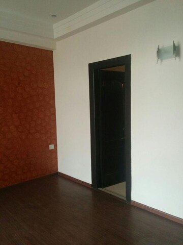 Room in 2 BHK Apartment at Unnati Fortune The Aranya, Sector 119 – for Rent