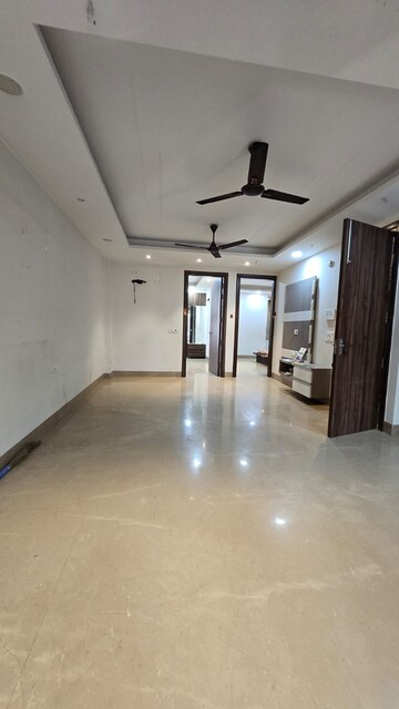 Room in 3 BHK Builder Floor at Paschim Vihar – for Rent
