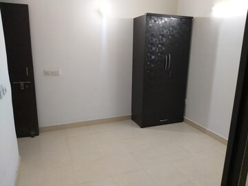 Room in 2 BHK Apartment at OP Floridaa, Sector 82 – for Rent