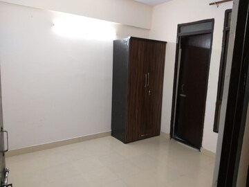 Room in 2 BHK Apartment at OP Floridaa, Sector 82 – for Rent