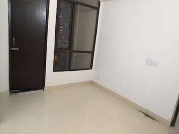 Room in 2 BHK Apartment at OP Floridaa, Sector 82 – for Rent