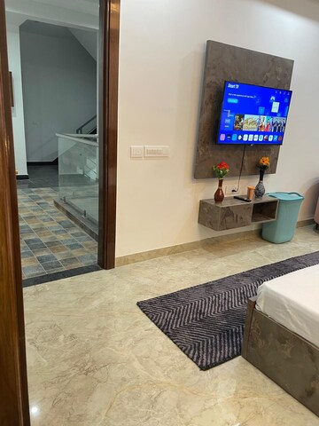 Bedroom in Studio Builder Floor at Sector 38 – for Rent