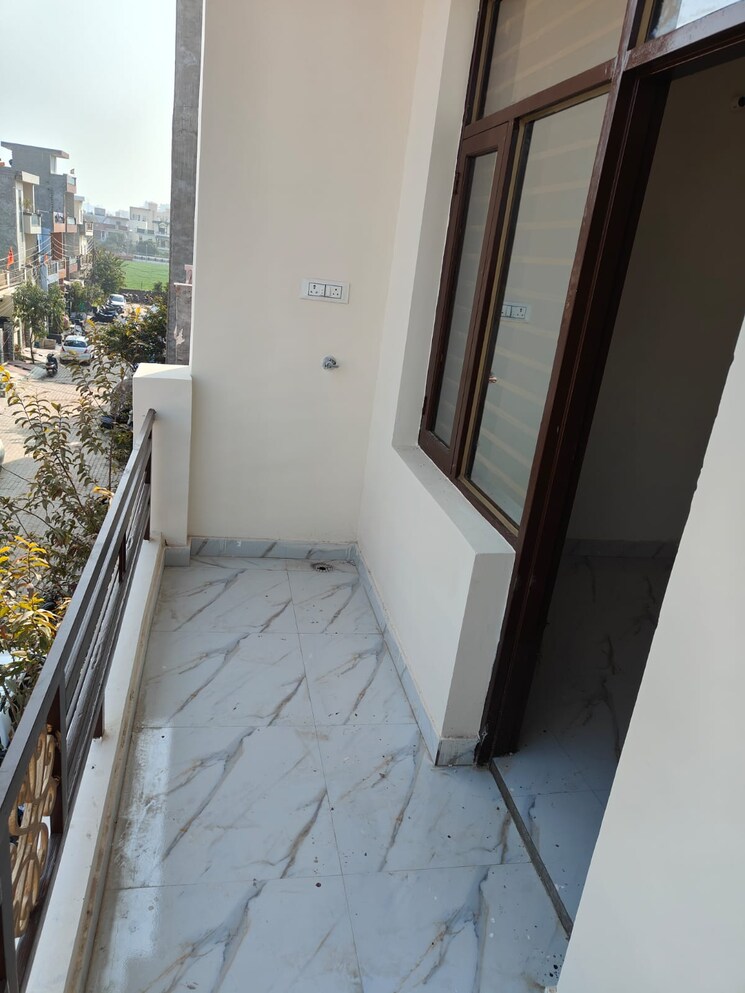 Balcony, home-town 6 Bedroom 567 Sq.Ft. Independent House In Patiala Road Zirakpur 8170131