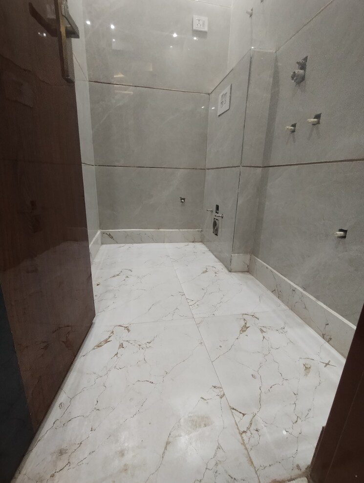 Bathroom, nawada 3 Bedroom 700 Sq.Ft. Builder Floor In Nawada Delhi 8170165