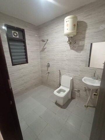 Bathroom in 1 RK Builder Floor at Sector 51 – for Rent