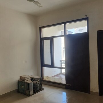 Room in 3 BHK Apartment at Maya Garden City, Nagla Road – for Rent