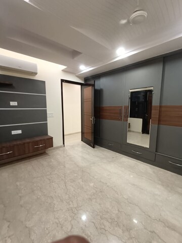 Room in 3 BHK Builder Floor at Paschim Vihar – for Rent