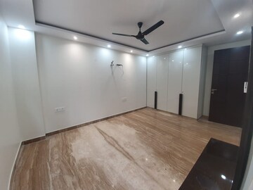 Room in 3 BHK Builder Floor at Paschim Vihar – for Rent
